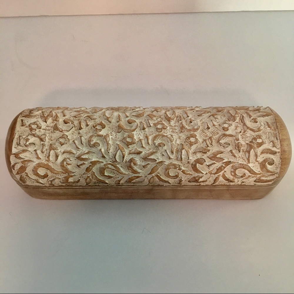 NWOT-HAND CARVED WOODEN TRINKET BOX